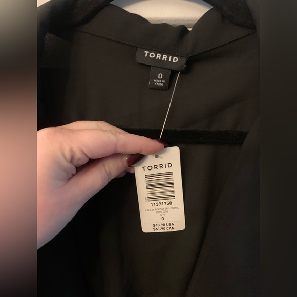 Nwt Torrid Short Sleeve Black Deep V Neck Women's Size 0/large Empire Waist‎ - Picture 2 of 3